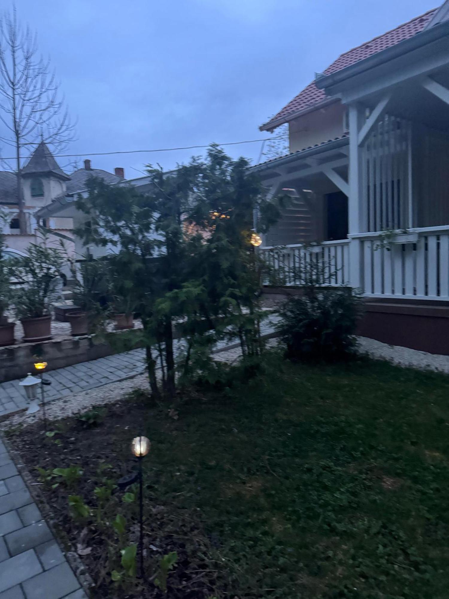 فندق Szem-S Vendeghaz Balatonszárszó المظهر الخارجي الصورة